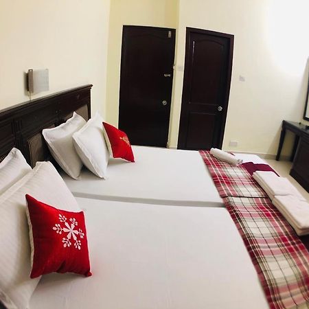 Mjm Plaza Hotel Kochi Bagian luar foto
